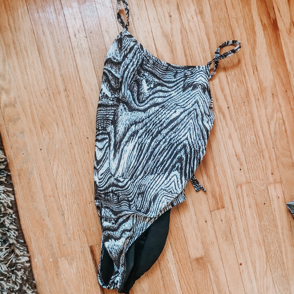 Jolyn TIE BACK practice suit